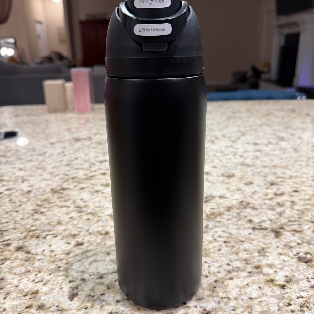 Owala Black Insulated Tumbler with Built-in Straw 32oz